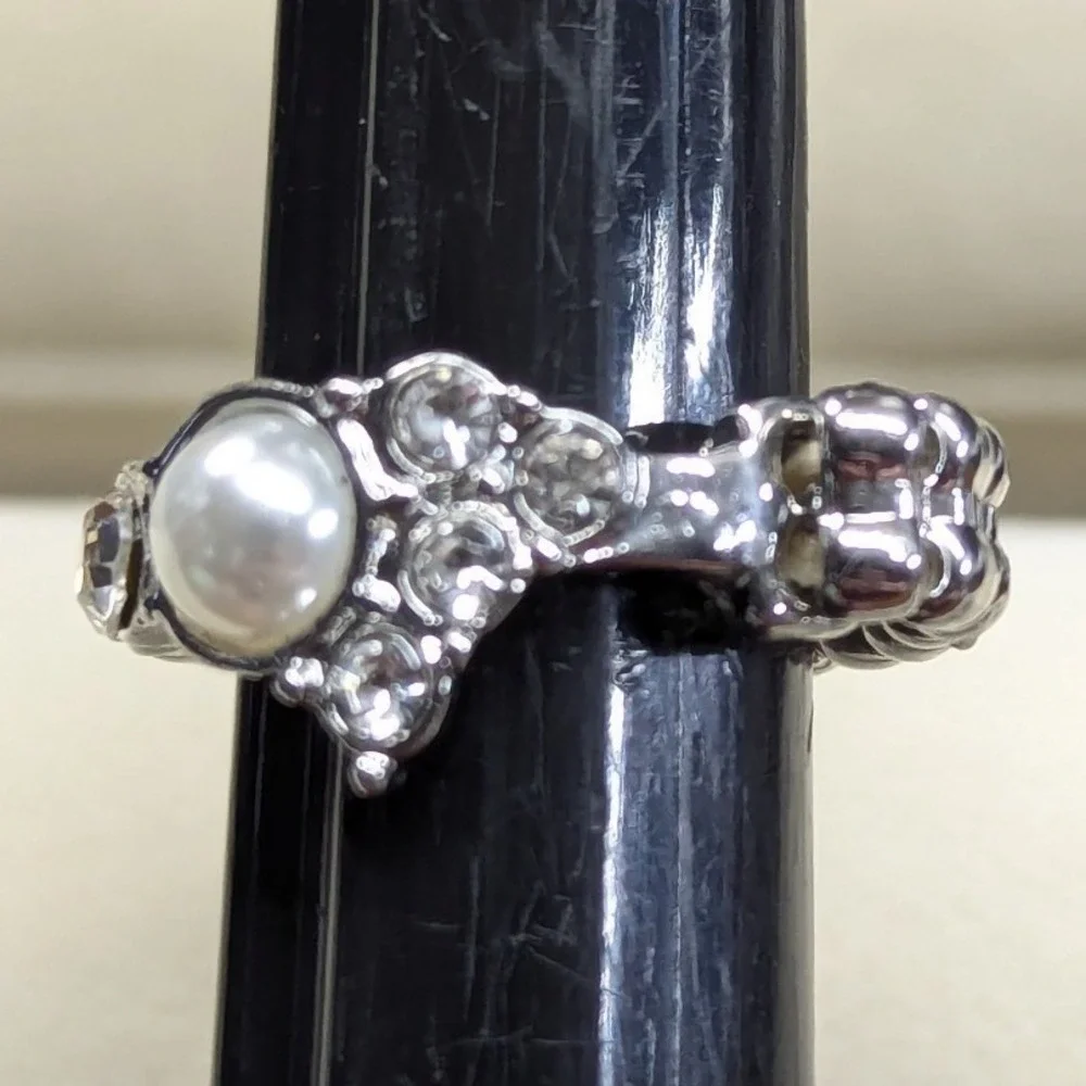 New Faux Pearl Clear Rhinestone Crystal Stretch Band Ring Silver Tone Comfy